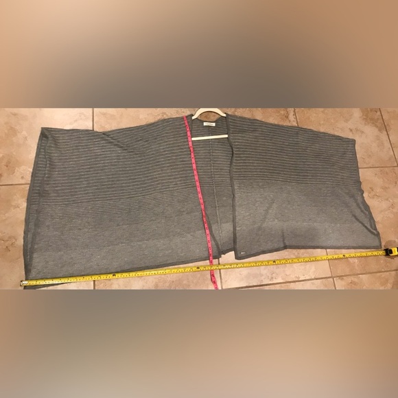 Calvin Klein One size Poncho/Shaws set - Gray and Tan - Picture 14 of 15